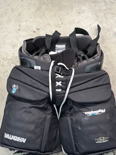Used Senior Small Vaughn Velocity VE8 PRO Carbon (made in Canada) Hockey Goalie Pants