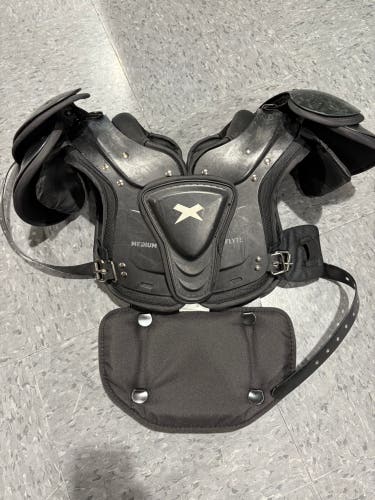 Medium Youth Xenith Flyte Shoulder Pads (Used)