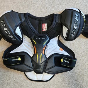 Medium Senior CCM Super Tacks AS1 Shoulder Pads (Used)