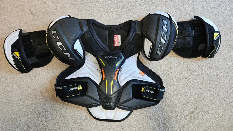 Medium Senior CCM Super Tacks AS1 Shoulder Pads (Used)
