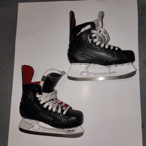 Black Bauer Vapor X400 Hockey Skates Regular Width Size 5 (Used)