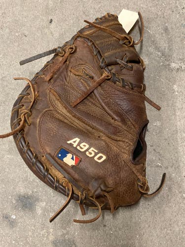 Wilson A950 RH Catcher's Baseball Glove 34" (Used)