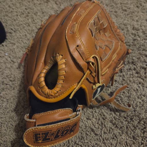 Louisville Slugger RH w125 Series Baseball/Softball Glove 12.5" Great Dad Glove