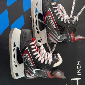2019 CCM JetSpeed FT490 Hockey Skates Extra Wide Width Size 4 (Used)