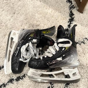 Gray Bauer Vapor Hyperlite 2 Hockey Skates Narrow Width Pro Stock Size 6 (Used)