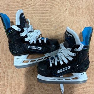 Youth Bauer XLP Hockey Skates Regular Width 11 (Used)