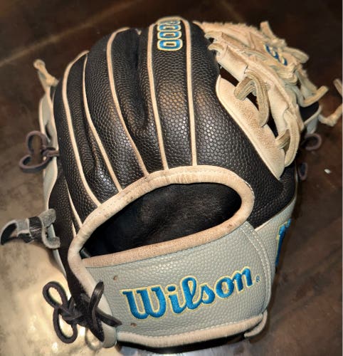 Wilson A2000 RH Infield Baseball Glove 11.5" (Used)