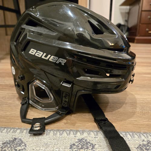 Medium Bauer Re-Akt 155 Helmet (Used)