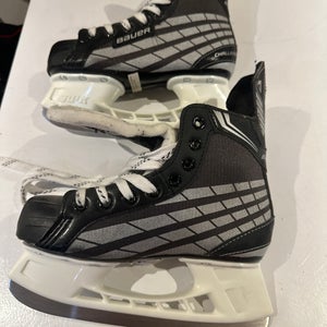 Black/Gray 1995 Bauer Lil Champ Hockey Skates Size 3 (Used)