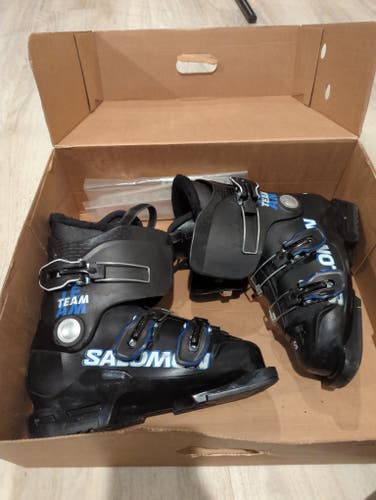 Mondo 23 & 23.5 Salomon Team T3 Ski Boots (Used)