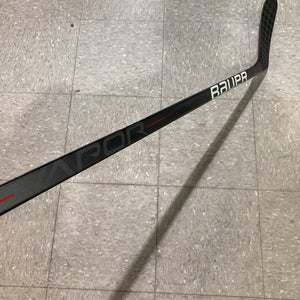 Intermediate Bauer Vapor Hyperlite Hockey Stick | LH P28