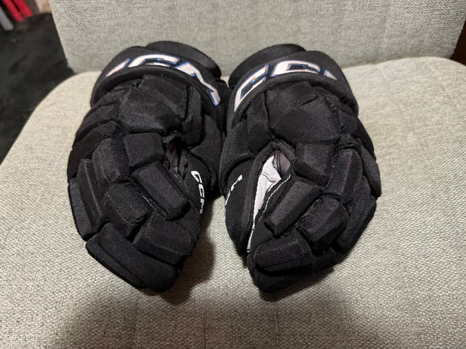 *RARE* CCM Washington Capitals Reverse Retro (Black Screaming Eagle) Pro Stock Jetspeed Gloves.