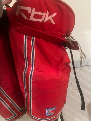 Men's Senior Medium Reebok 18K Hockey Pants Pro Stock (Used)