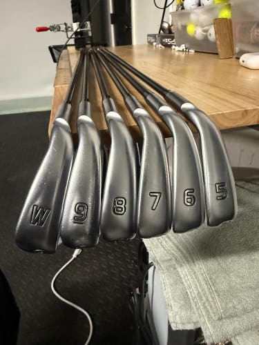 Men's Ping G410 Right Handed Iron Set Senior Flex Graphite Shaft (Used)