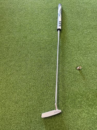 Men's 2023 Scotty Cameron Super Select Newport 2.5 Plus Blade Right Handed Putter 33" (Used)