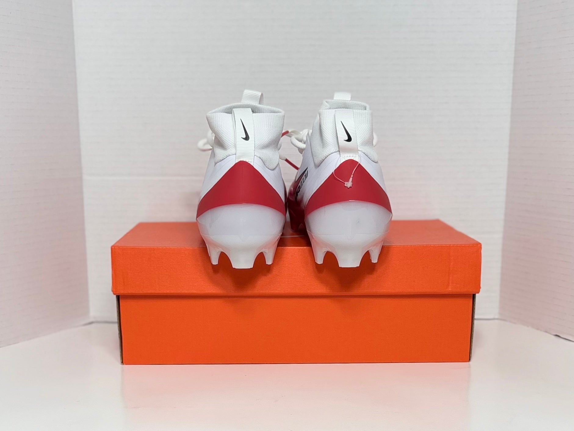 men's 8.5 wide football cleats