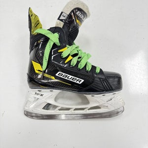 Used Bauer SUPREME M4 Junior Hockey Skate Junior 03 11860-S000304921