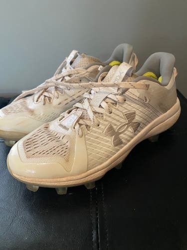 White Men's Size M 7.5 (W 8.5) Under Armour Yard Low Top Molded Cleats (Used)