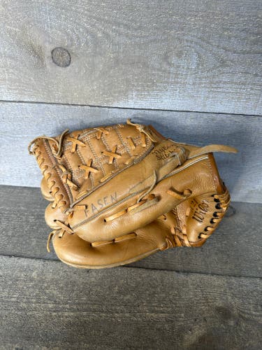 Wilson Baseball Glove Paul Blair Autographed Model A2182 Youth LHT Mitt