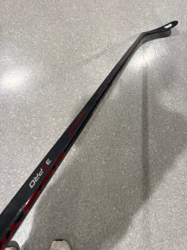 Senior Bauer Vapor 3X Pro Hockey Stick Right Handed 87 Flex P28 (Used)