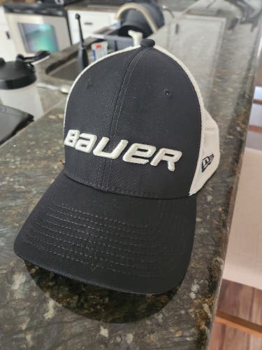 Black Men's Medium/Large Bauer Hat (Used)
