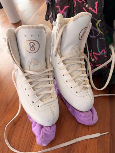Risport Figure Skates B Junior 2 (Used)