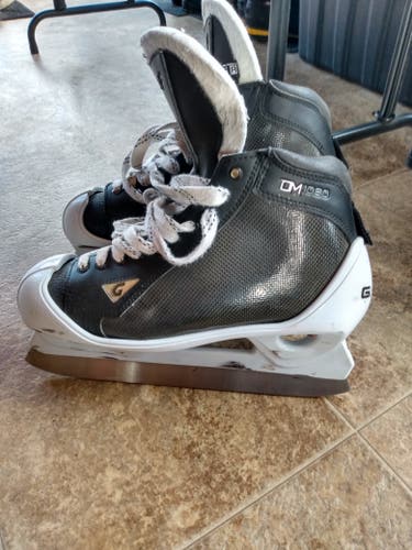 Graf DM1080 Hockey Goalie Skates Regular Width 12 (Used)
