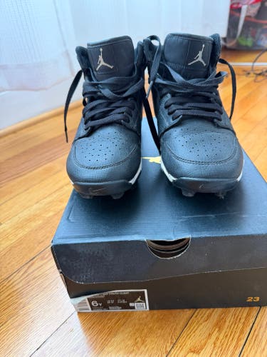 Black Kid's 6Y (Big Kids / Youth) Youth Jordan Molded Cleats (Used)