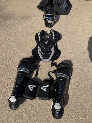 NEVER USED Black Easton “Gametime Elite II” Catcher's Set, Intermediate size