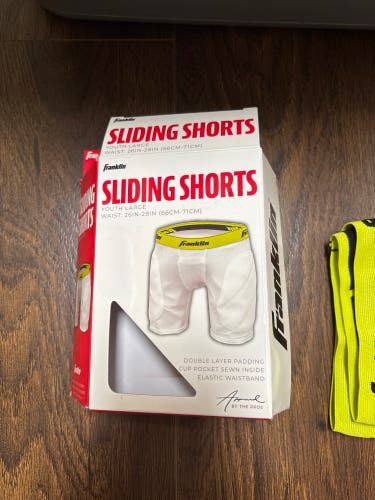 White 26x28 Kids Unisex Franklin Shorts (Used)