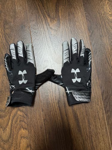 Youth Under Armour F7 Gloves (Used)