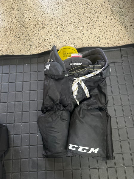 Men's Senior Large CCM Tacks 9060 Hockey Pants (Used)
