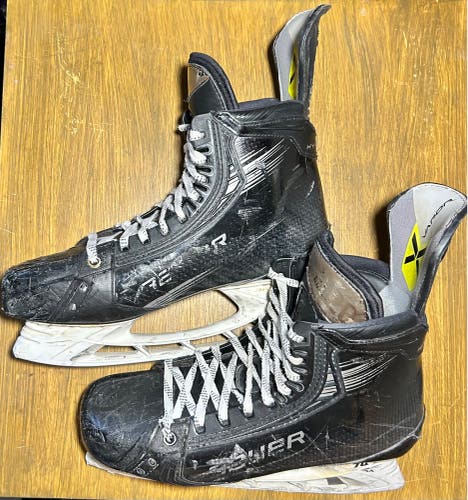 Black Bauer Vapor Hyperlite 2 Hockey Skates Regular Width Pro Stock 11.5 288mm