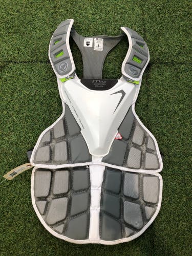 White Small/Medium Adult Maverik Max Chest Protector (Used)