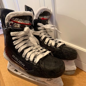 2025 Bauer Vapor Fly40 Hockey Skates Regular Width Size 3 (Used)