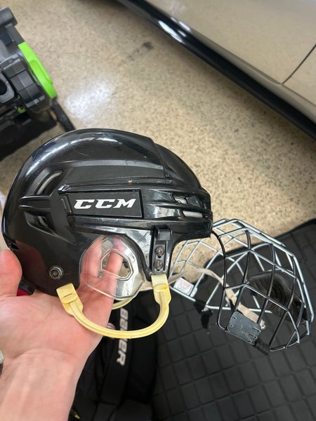 Medium CCM Tacks 910 Helmet (Used)