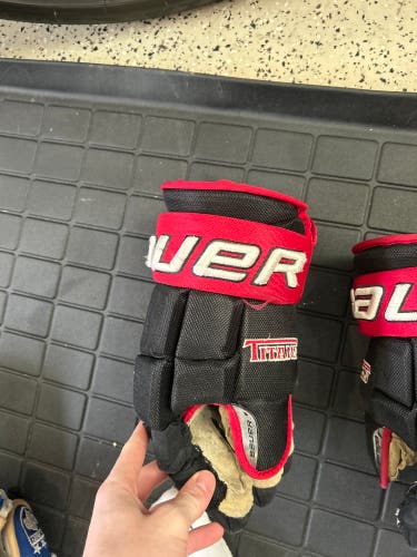 NAHL titans Bauer Gloves 14" (Used)