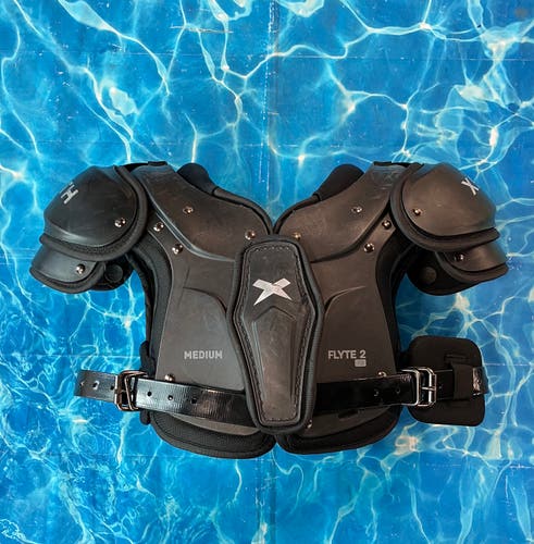 Medium Youth Xenith Flyte Shoulder Pads (Used)