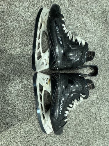 Black 2022 Bauer Supreme Mach Hockey Skates Wide Width 8.5 (Used)