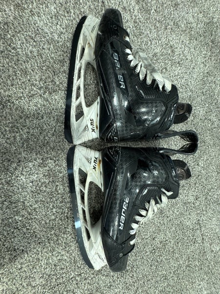 Black 2022 Bauer Supreme Mach Hockey Skates Wide Width 8.5 (Used)