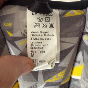 Medium Youth STX Stallion 200+ Shoulder Pads (Used)