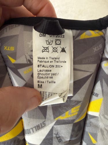 Medium Youth STX Stallion 200+ Shoulder Pads (Used)