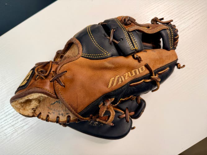Mizuno Classic Pro Chipper Jones 11.75" MCL-5001 Infield Glove (Used)