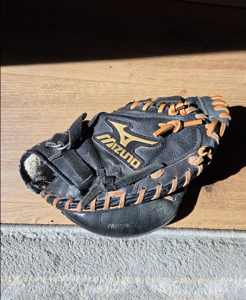 Mizuno RH Catcher's Glove 32.5" (Used)