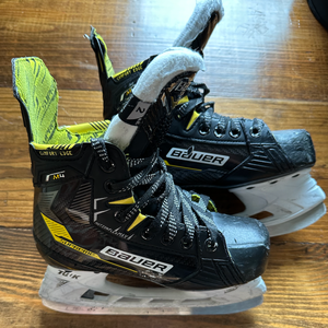 Bauer Supreme M4 Hockey Skates Extra Wide Width Size 2 (Used)