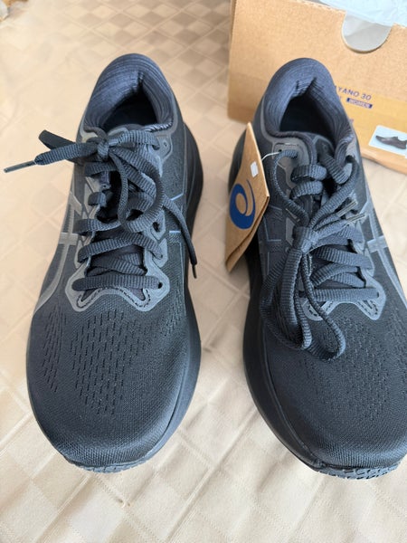 Women's Adult Size M 6.0 (W 7.0) Asics (New)