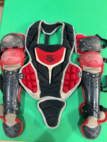 Louisville Slugger Catcher's Set | Size 9-12 | No Helmet