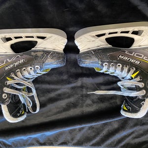 2021 Bauer Vapor 3X Hockey Skates Regular Width Size 2.5 (Used)