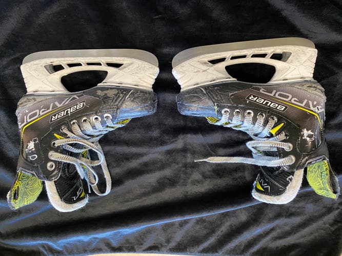 2021 Bauer Vapor 3X Hockey Skates Regular Width Size 2.5 (Used)