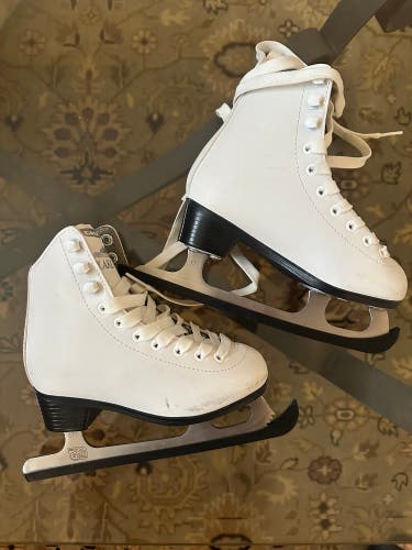 Cascade Figure Skates C Junior 12 (Used)
